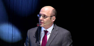 Dionisio Romero apuesta por educación y funda universidad en EE.UU.