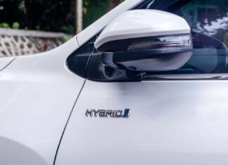 ¿Cómo funciona y cuáles son los beneficios de un vehículo híbrido convencional (HEV)?