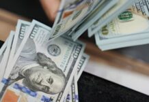 Dólar se dispara y alcanza su nivel más alto en casi cinco meses