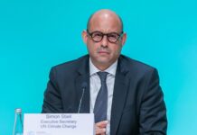 Simon Stiell, jefe climático de la ONU: «El mundo no puede seguir dependiendo de los combustibles fósiles»