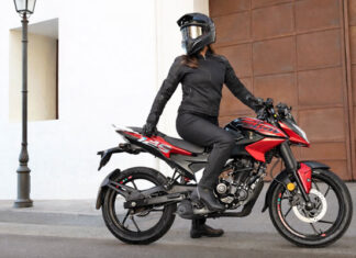 Crece la presencia femenina en el mundo de las motocicletas en Perú