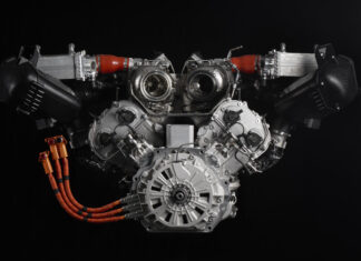 El V8 biturbo es el primer y único motor del mundo para un auto de calle que alcanza las 10 000 rpm.